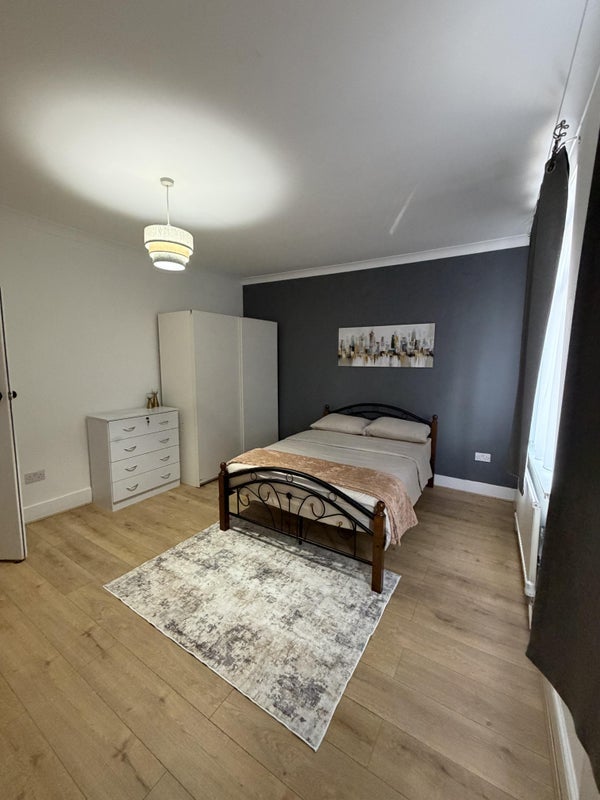 Room Buxton Road in Greater London