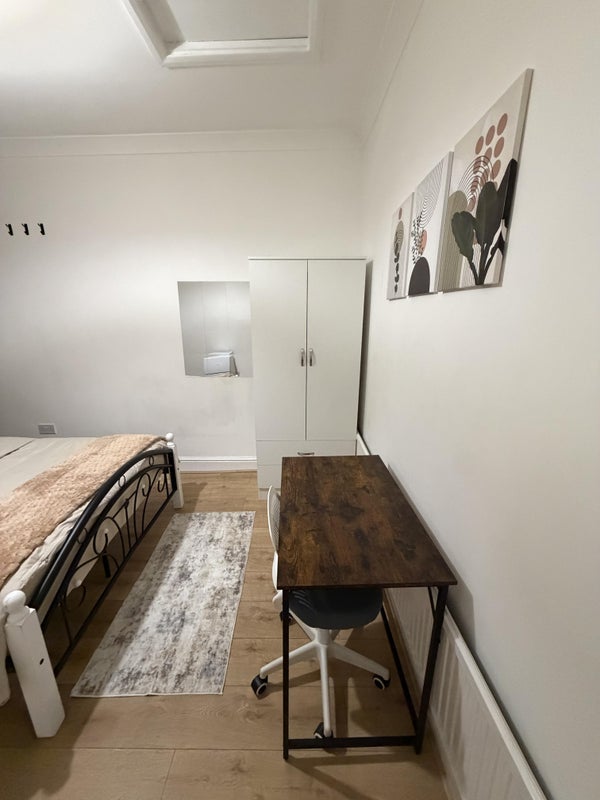 Room Buxton Road in Greater London
