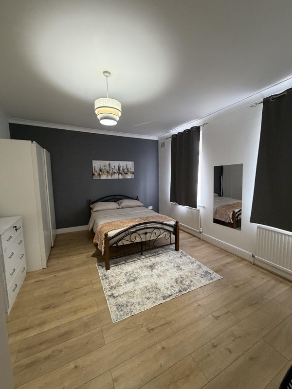 Room Buxton Road in Greater London