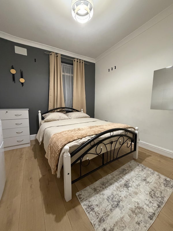 Room Buxton Road in Greater London