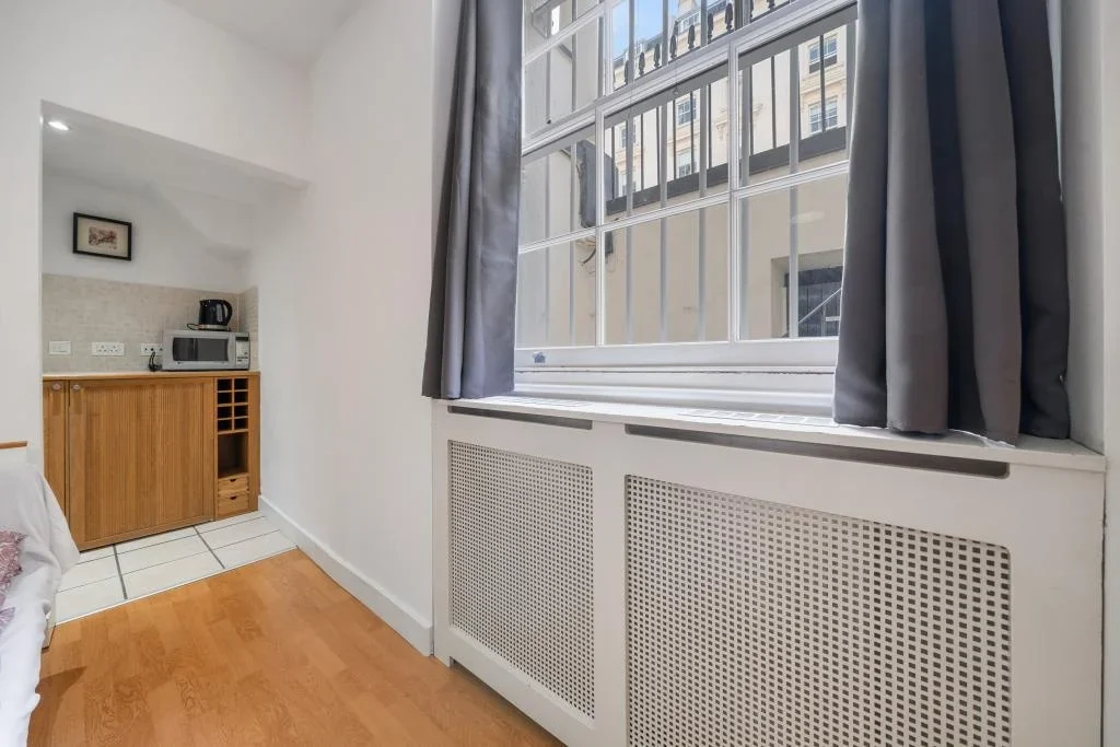 Flat Gloucester Street in City of Westminster