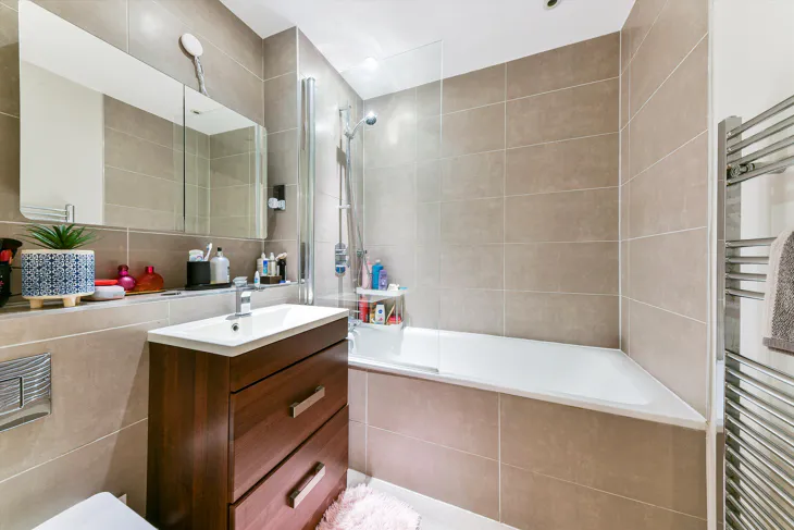 Flat Gloucester Avenue in Greater London
