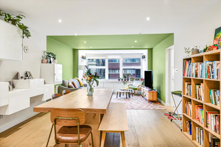 Flat Gloucester Avenue in Greater London