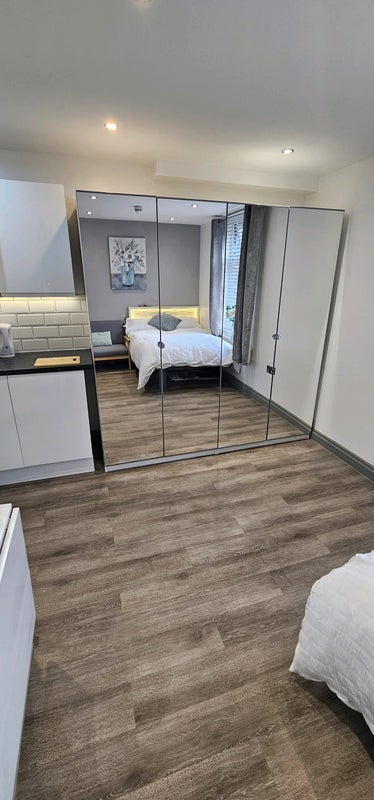 Room Hersey Street in Salford