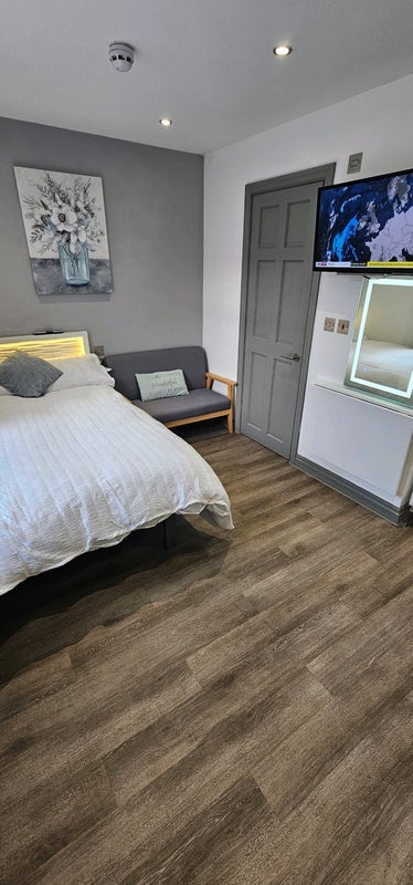 Room Hersey Street in Salford