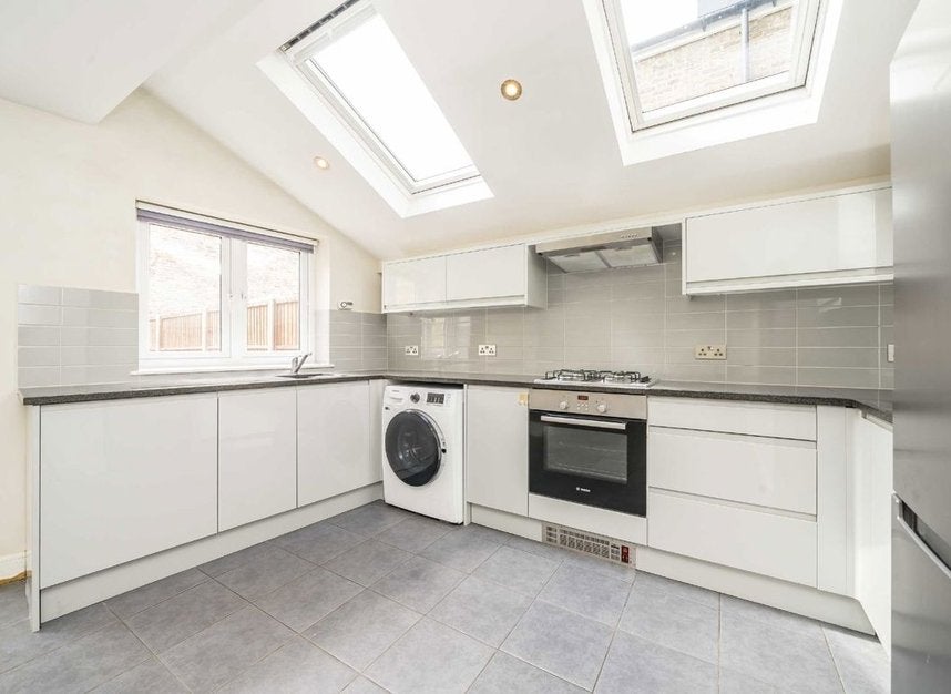 House Wolseley Gardens in Greater London