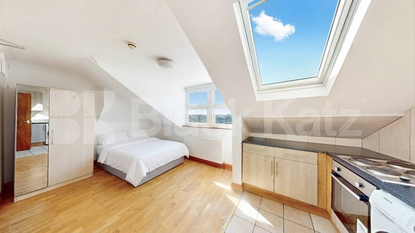 Flat Iverson Road in Greater London