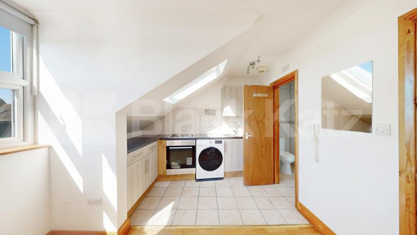 Flat Iverson Road in Greater London