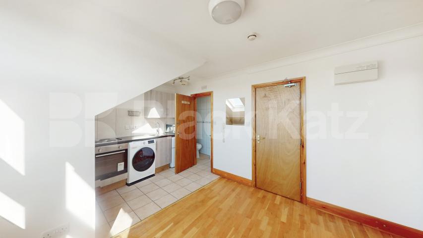 Flat Iverson Road in Greater London
