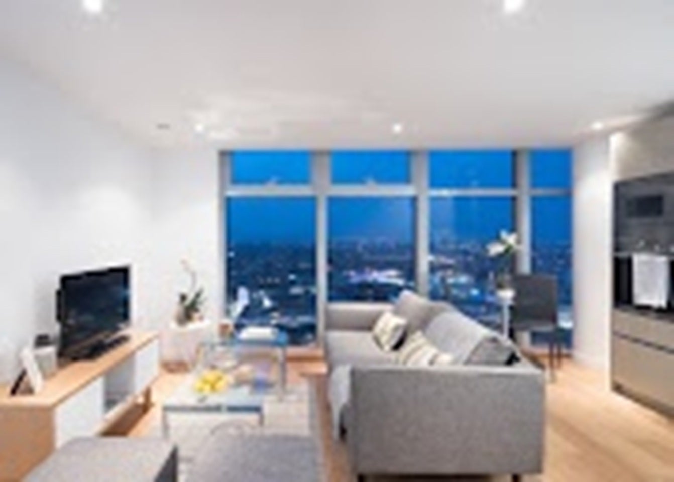 Flat Winston Way in Greater London