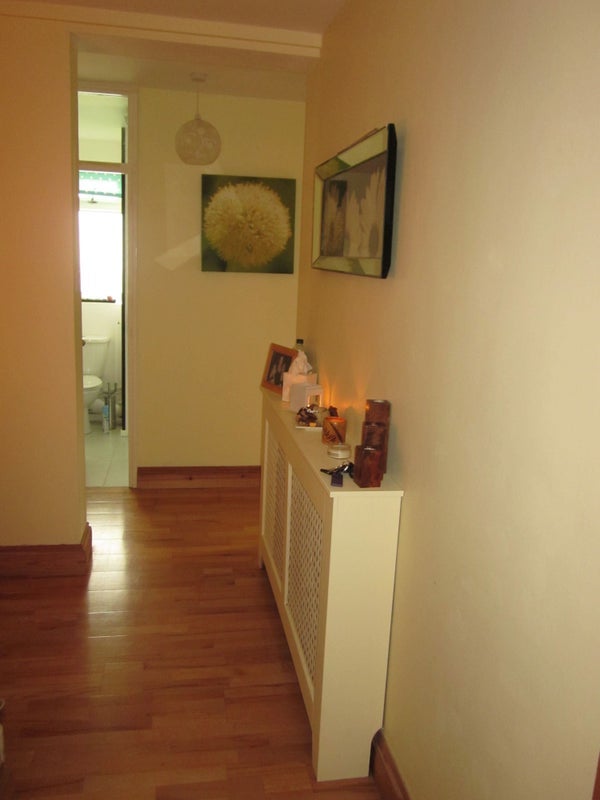 Flat Hydethorpe Road in Greater London