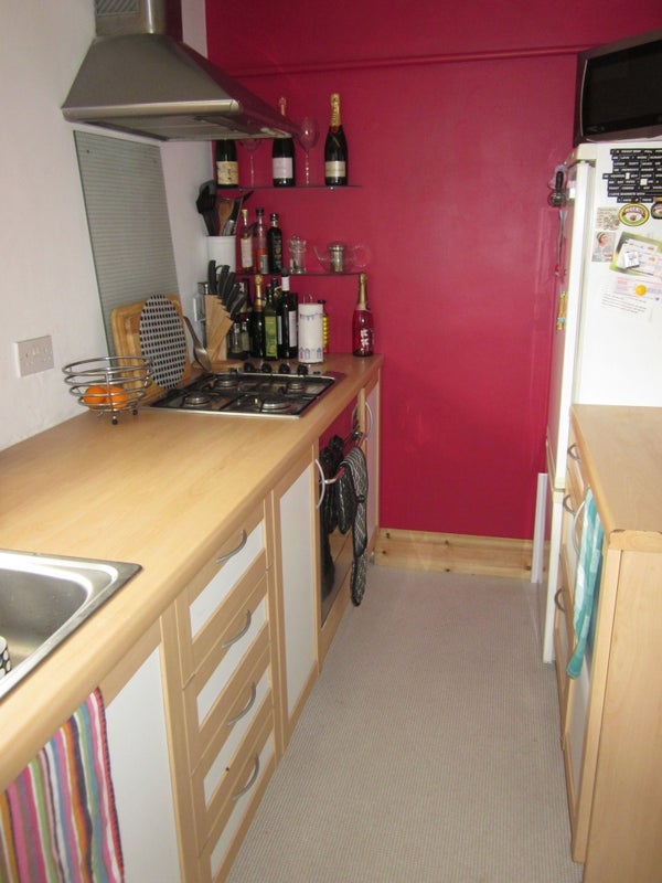 Flat Hydethorpe Road in Greater London