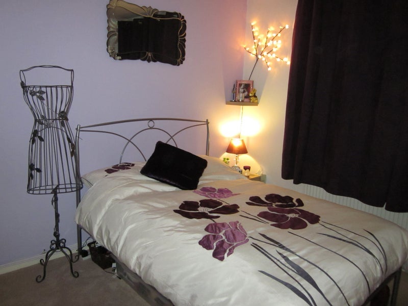 Flat Hydethorpe Road in Greater London