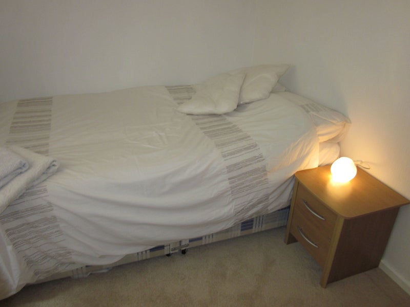 Flat Hydethorpe Road in Greater London