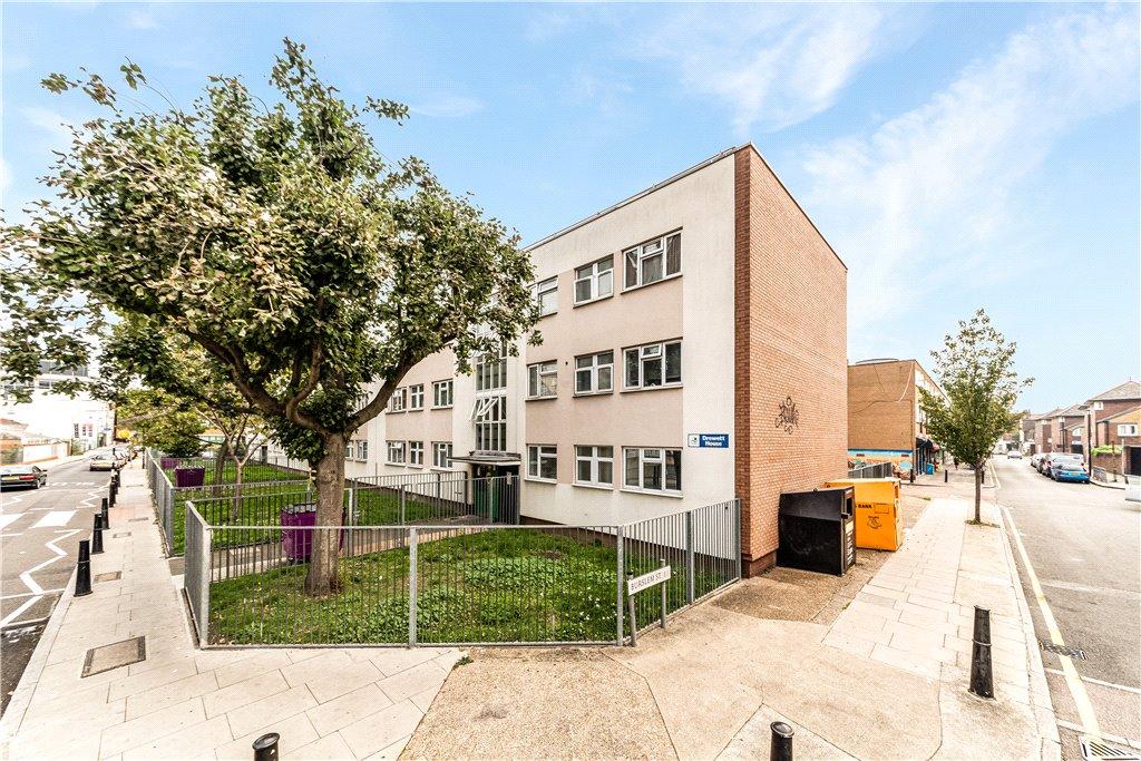 Flat Christian Street in Greater London
