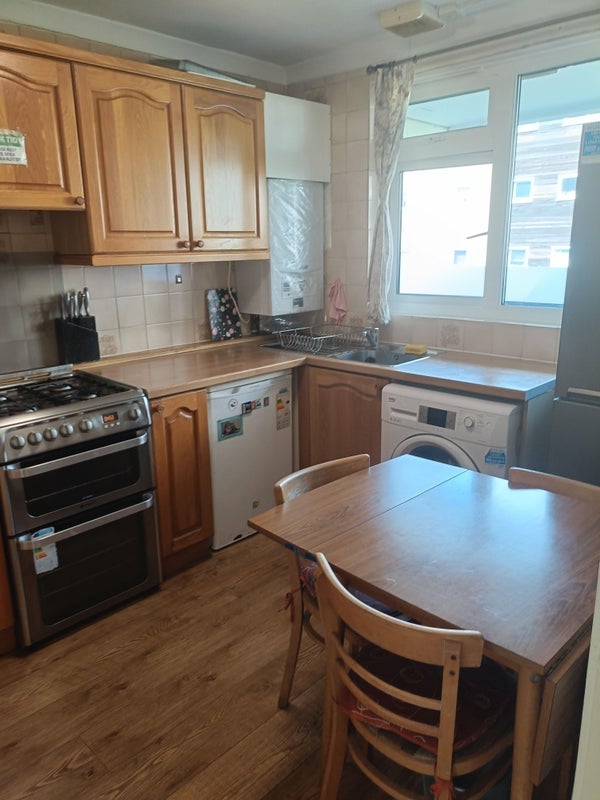 Room Thessaly Road in Greater London