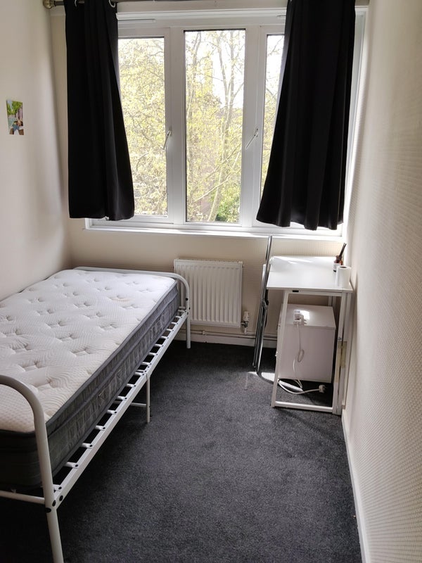 Room Thessaly Road in Greater London