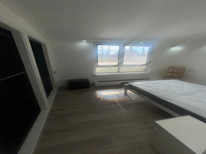 Flat Elf Row in Greater London