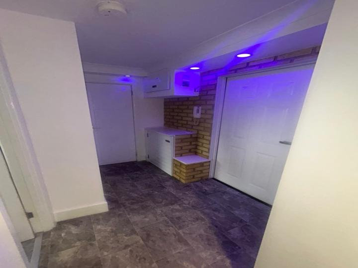 Flat Elf Row in Greater London