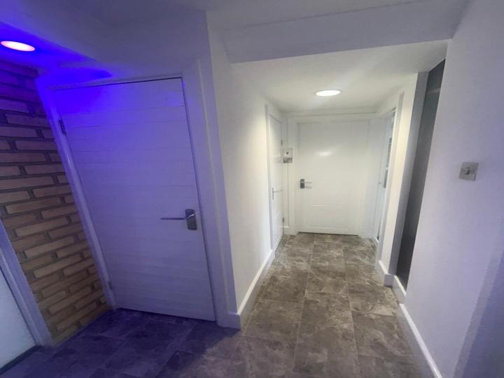 Flat Elf Row in Greater London