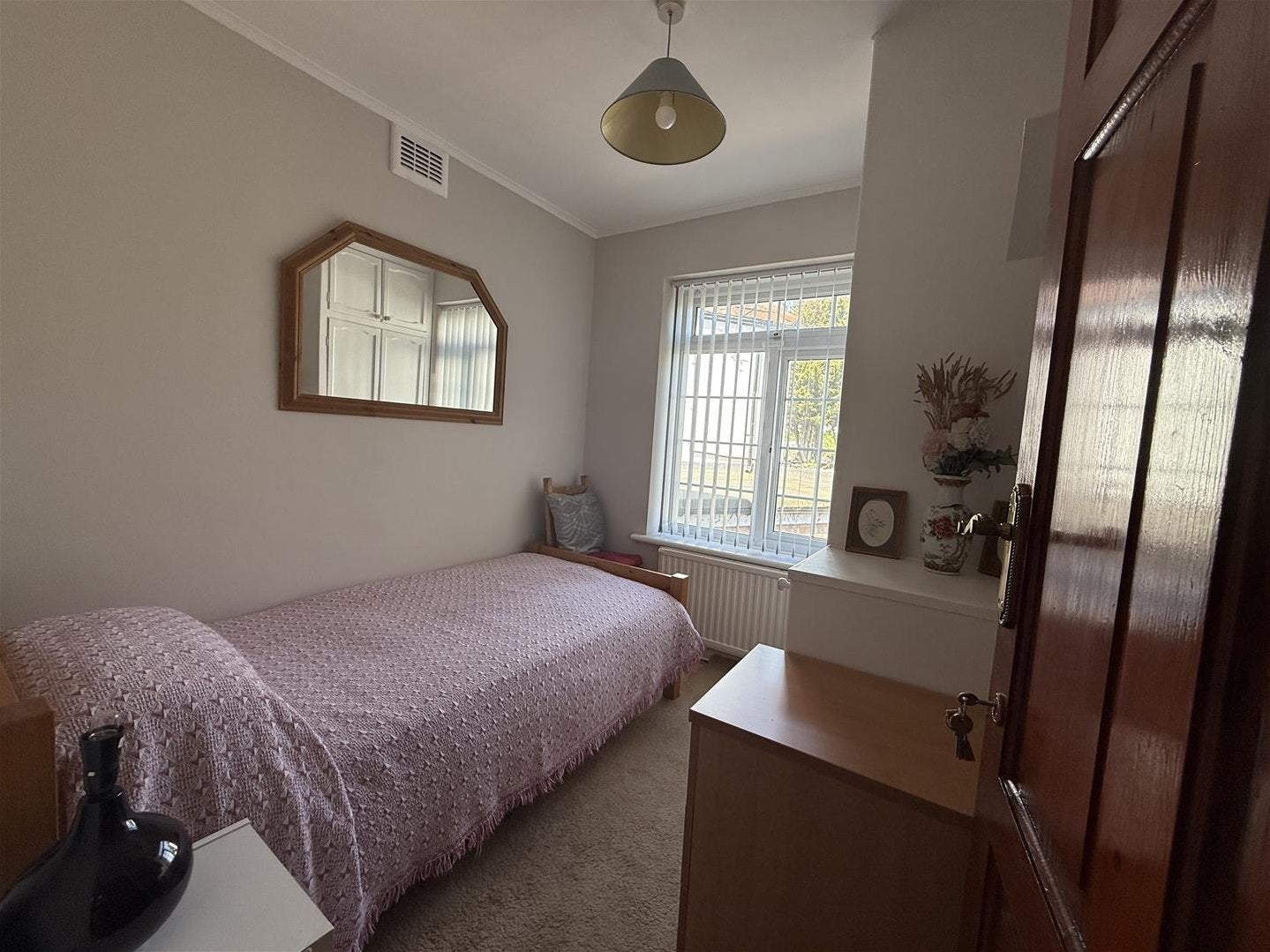Room Blockley Road in Greater London