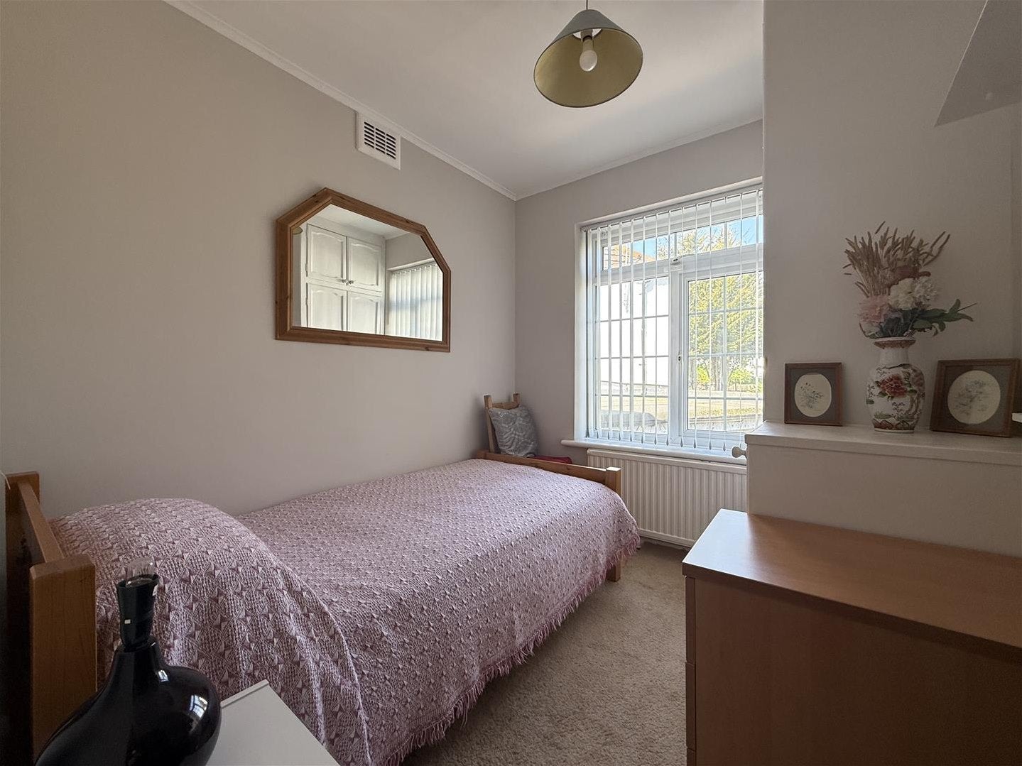 Room Blockley Road in Greater London