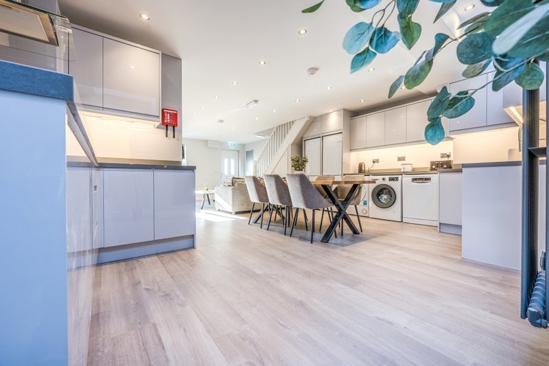 Room Plattbrook Close in Manchester