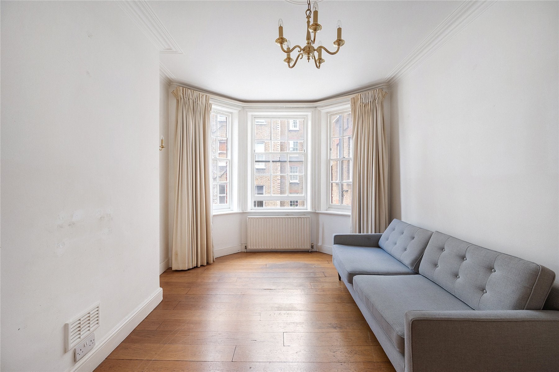 Flat Kensington High Street in Greater London
