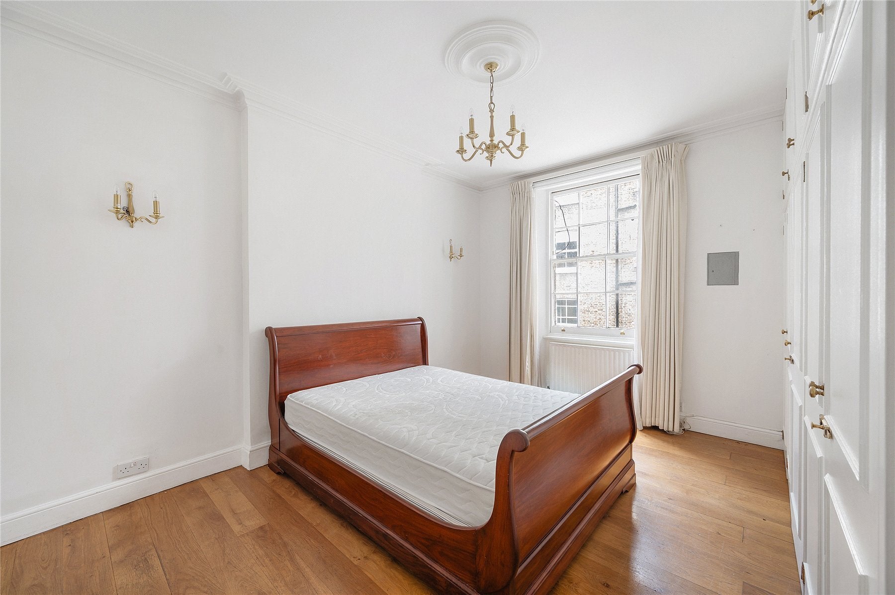 Flat Kensington High Street in Greater London