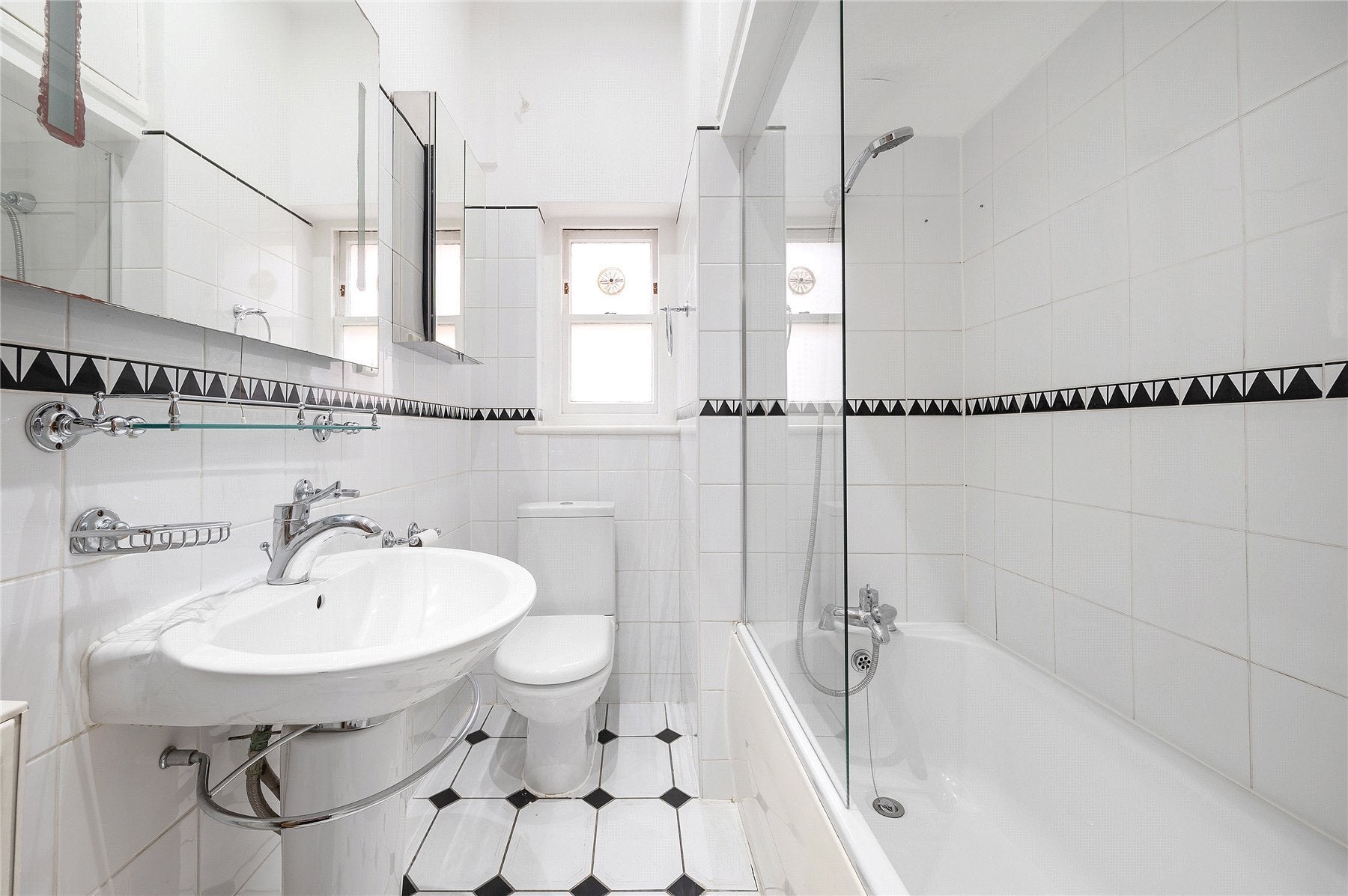 Flat Kensington High Street in Greater London