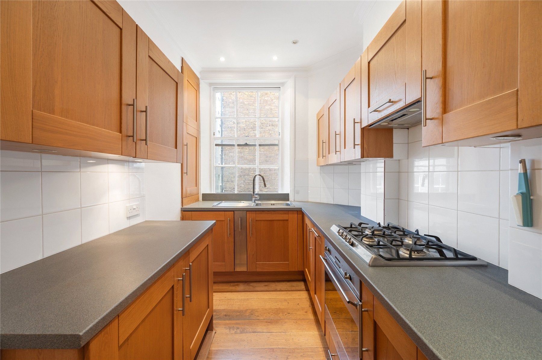 Flat Kensington High Street in Greater London