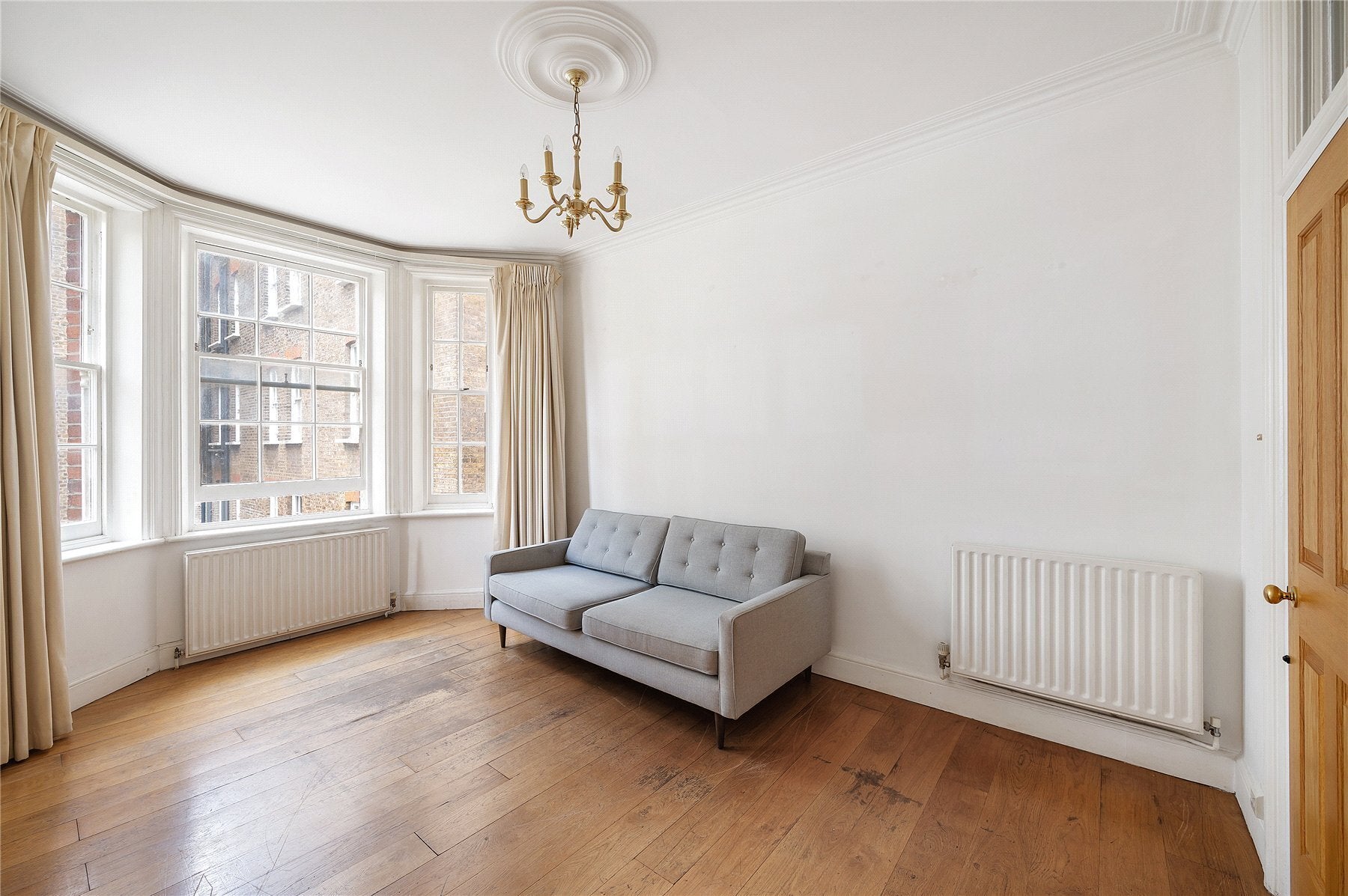 Flat Kensington High Street in Greater London