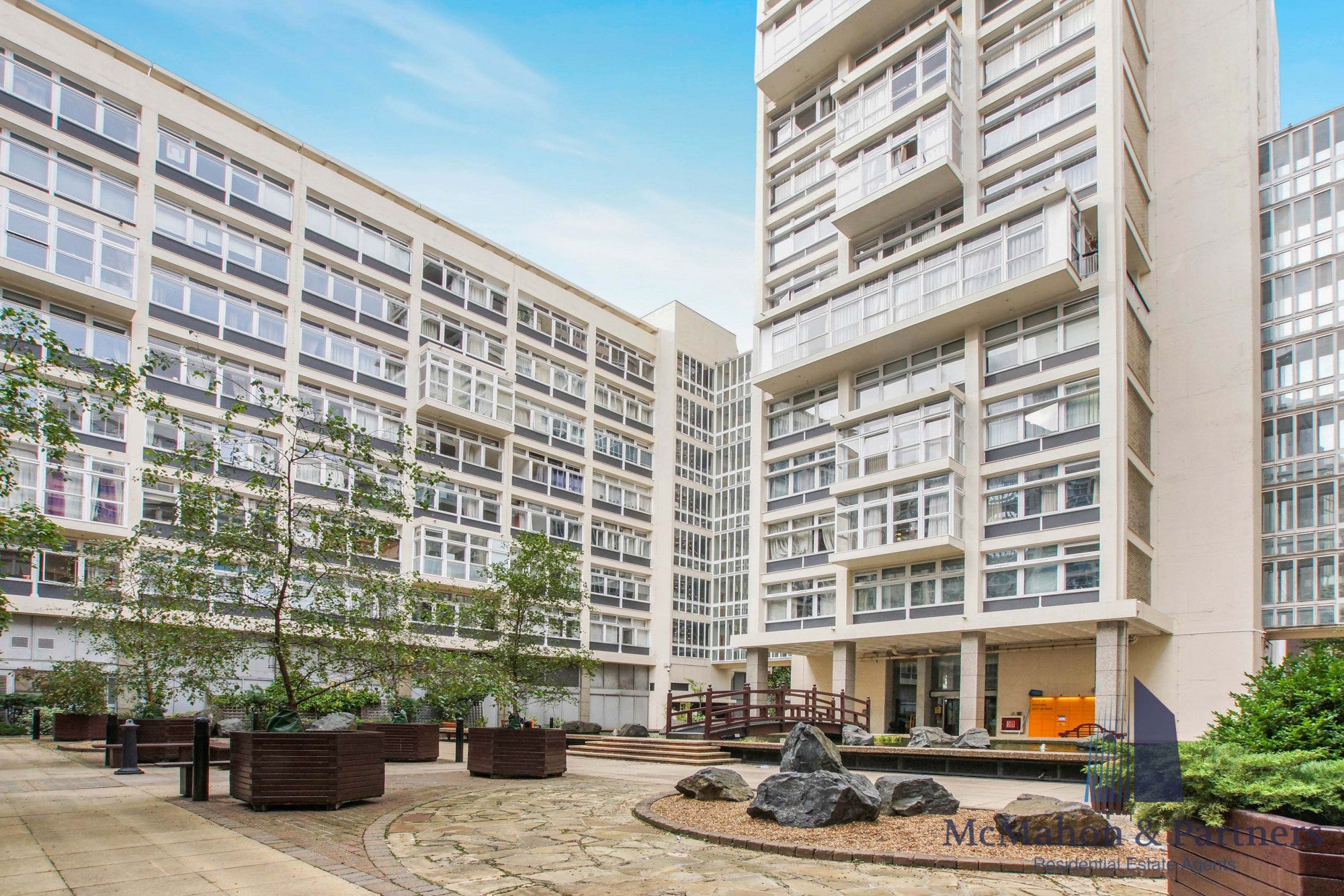 Flat Newington Causeway in London