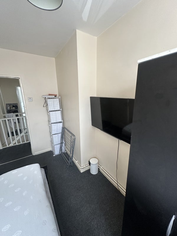 Room Tildesley Road in Greater London