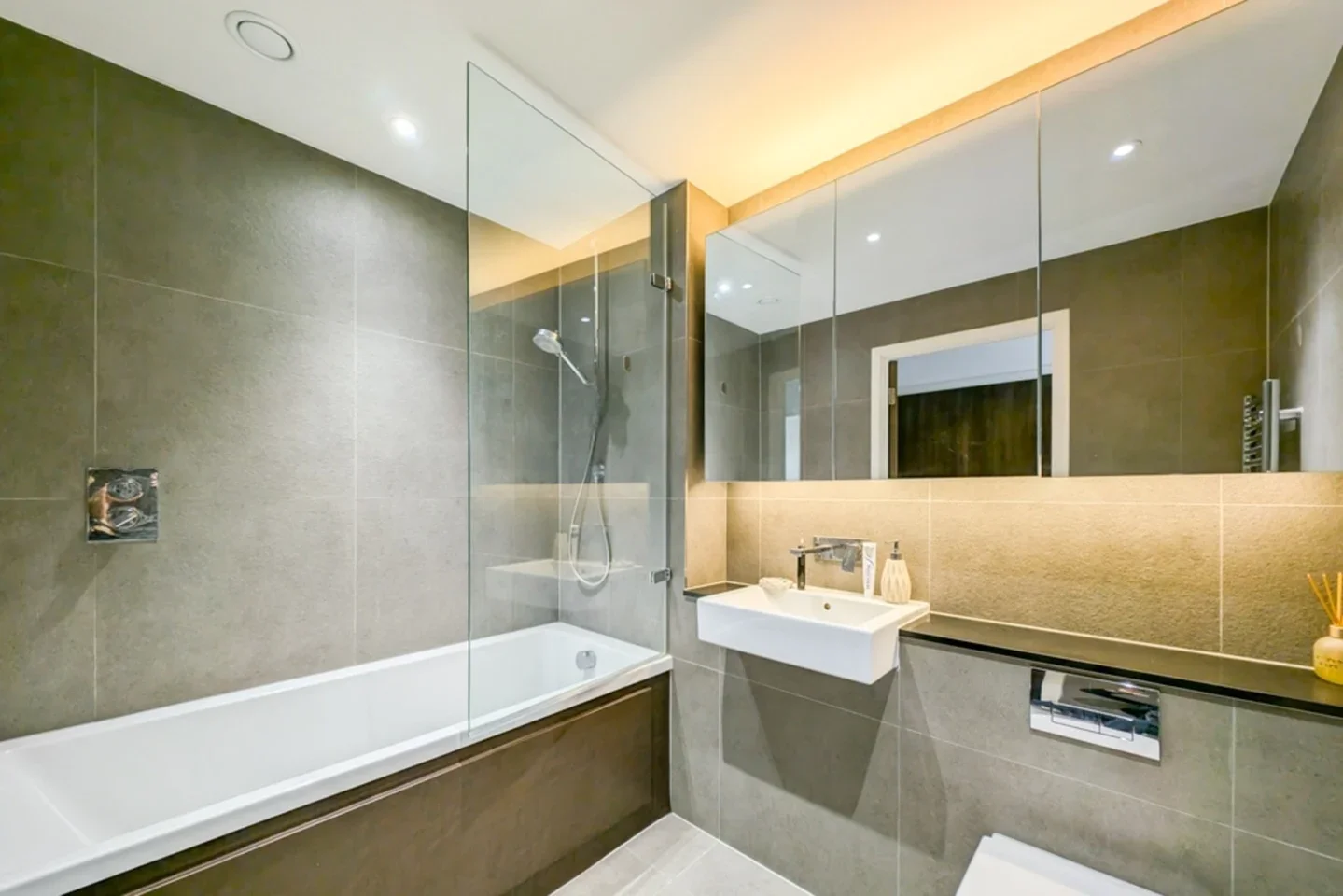 Flat Woodberry Grove in Greater London