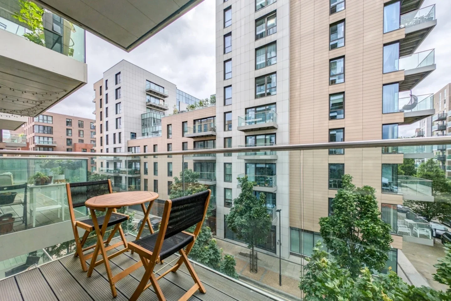Flat Woodberry Grove in Greater London