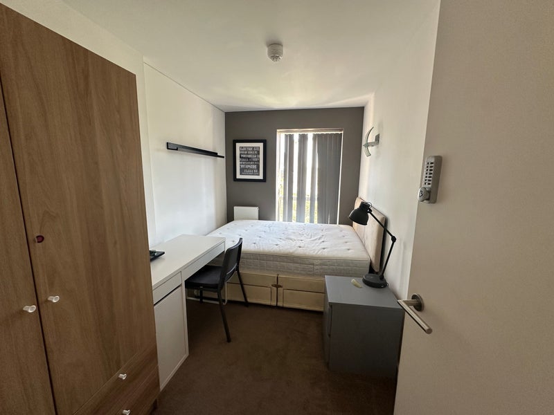Room West Parkside in Greater London