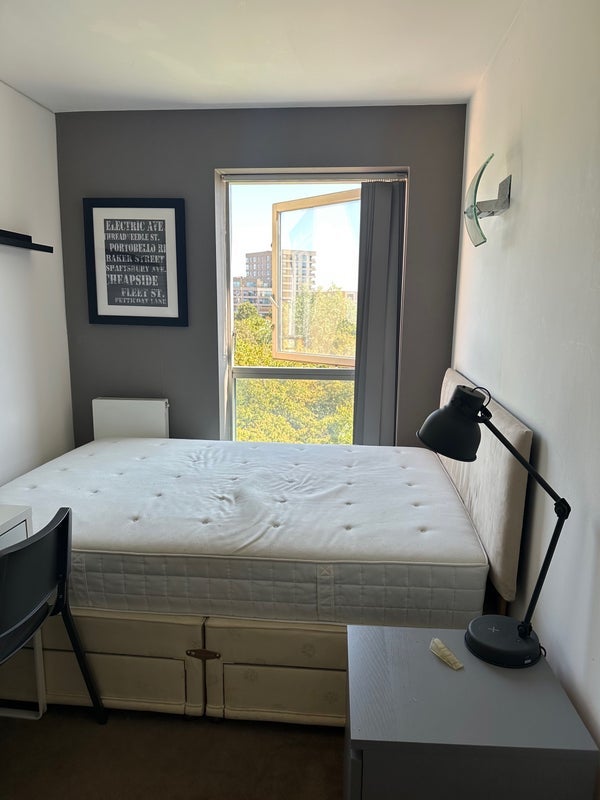 Room West Parkside in Greater London