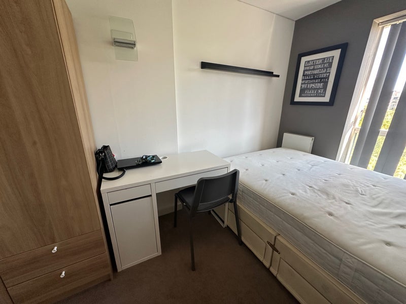 Room West Parkside in Greater London