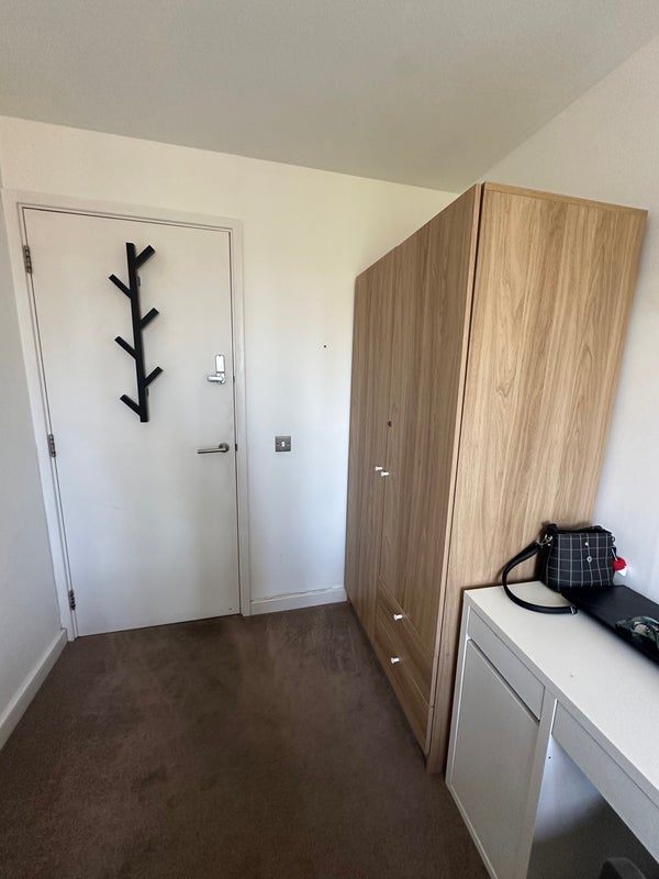 Room West Parkside in Greater London