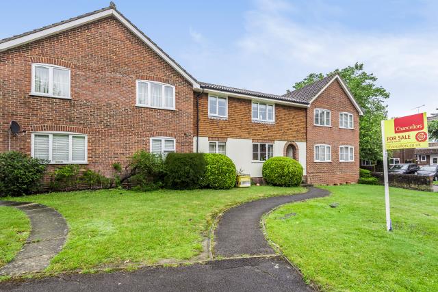 Flat Laird Court in Surrey Heath