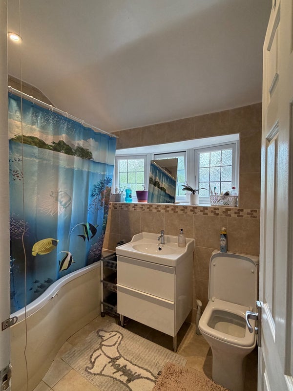 Room Ridgeway Drive in Greater London