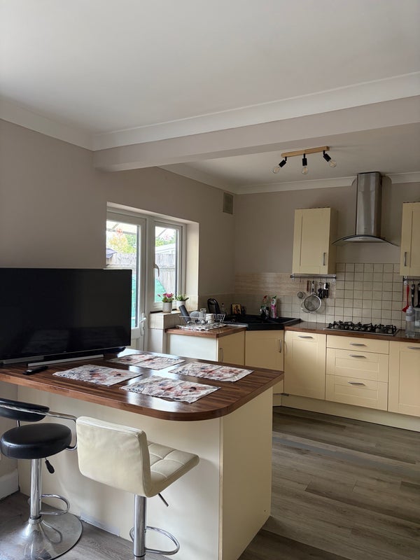 Room Ridgeway Drive in Greater London