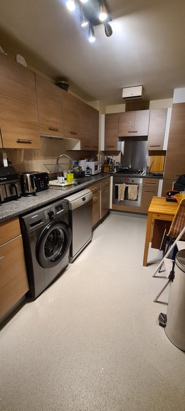Room Cottage Road in Greater London