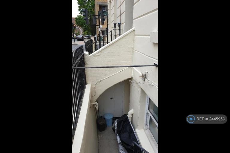 Flat Pratt Street in Greater London