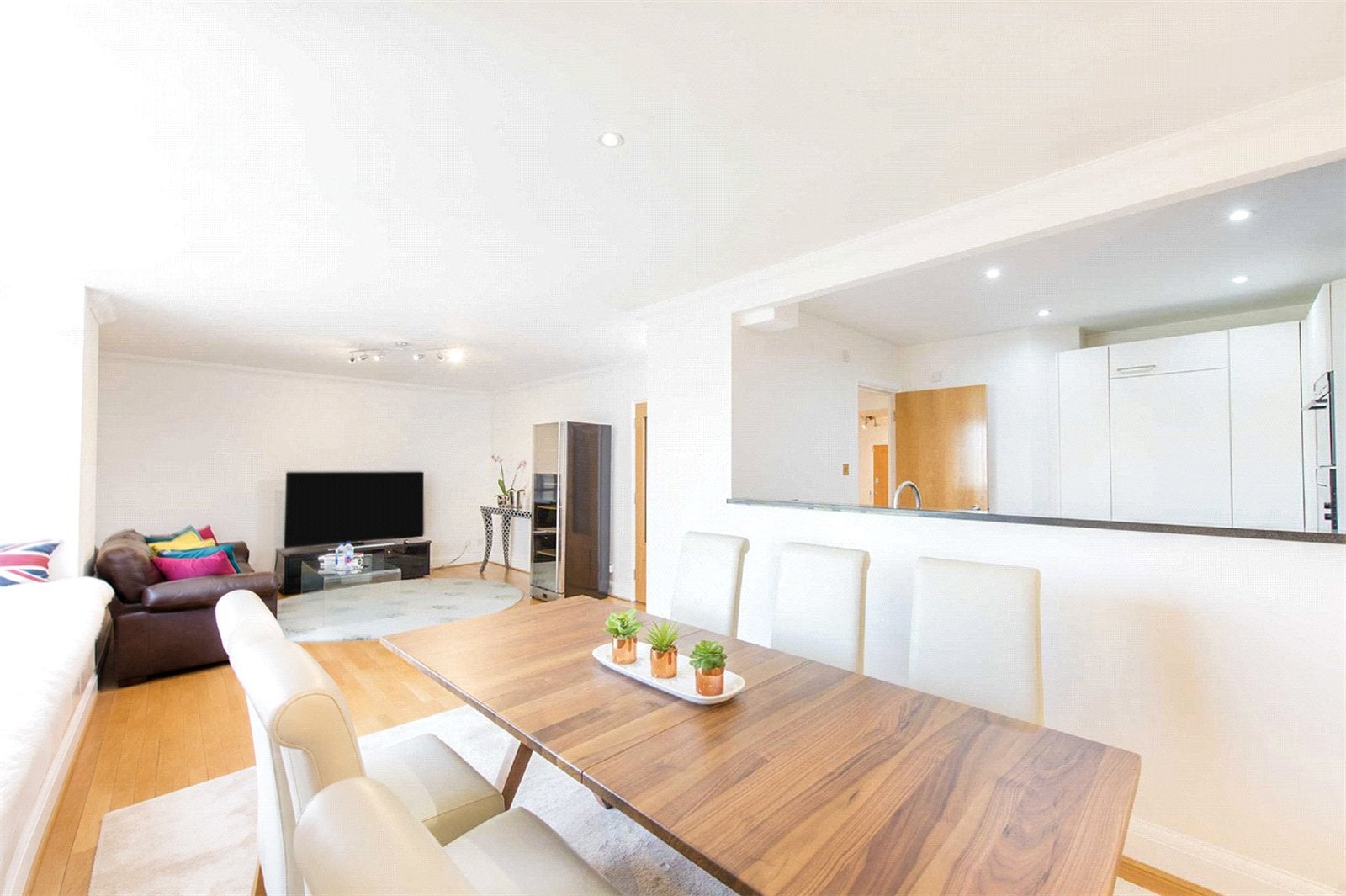 Flat York Road in Greater London
