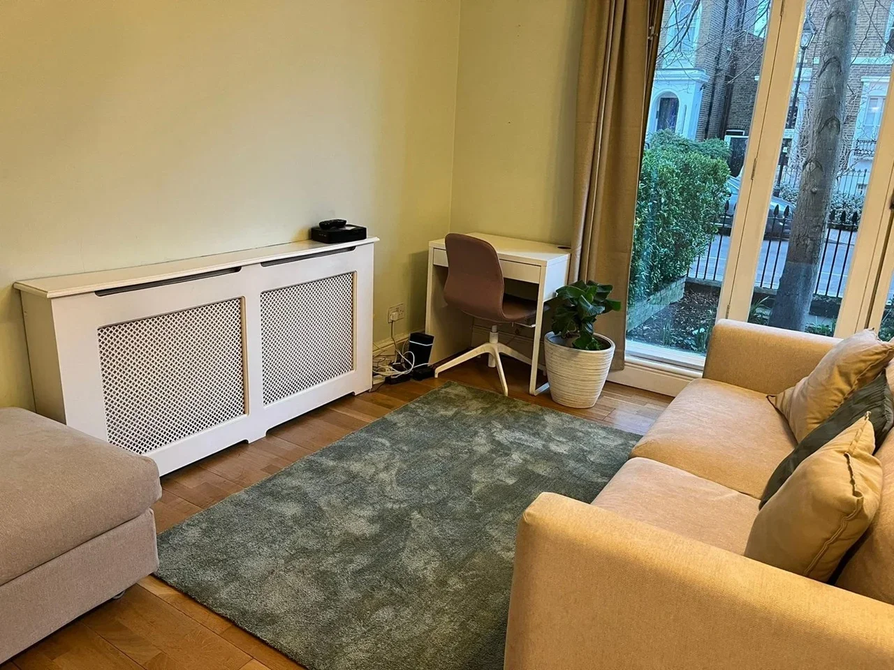 Flat Groveway in Greater London
