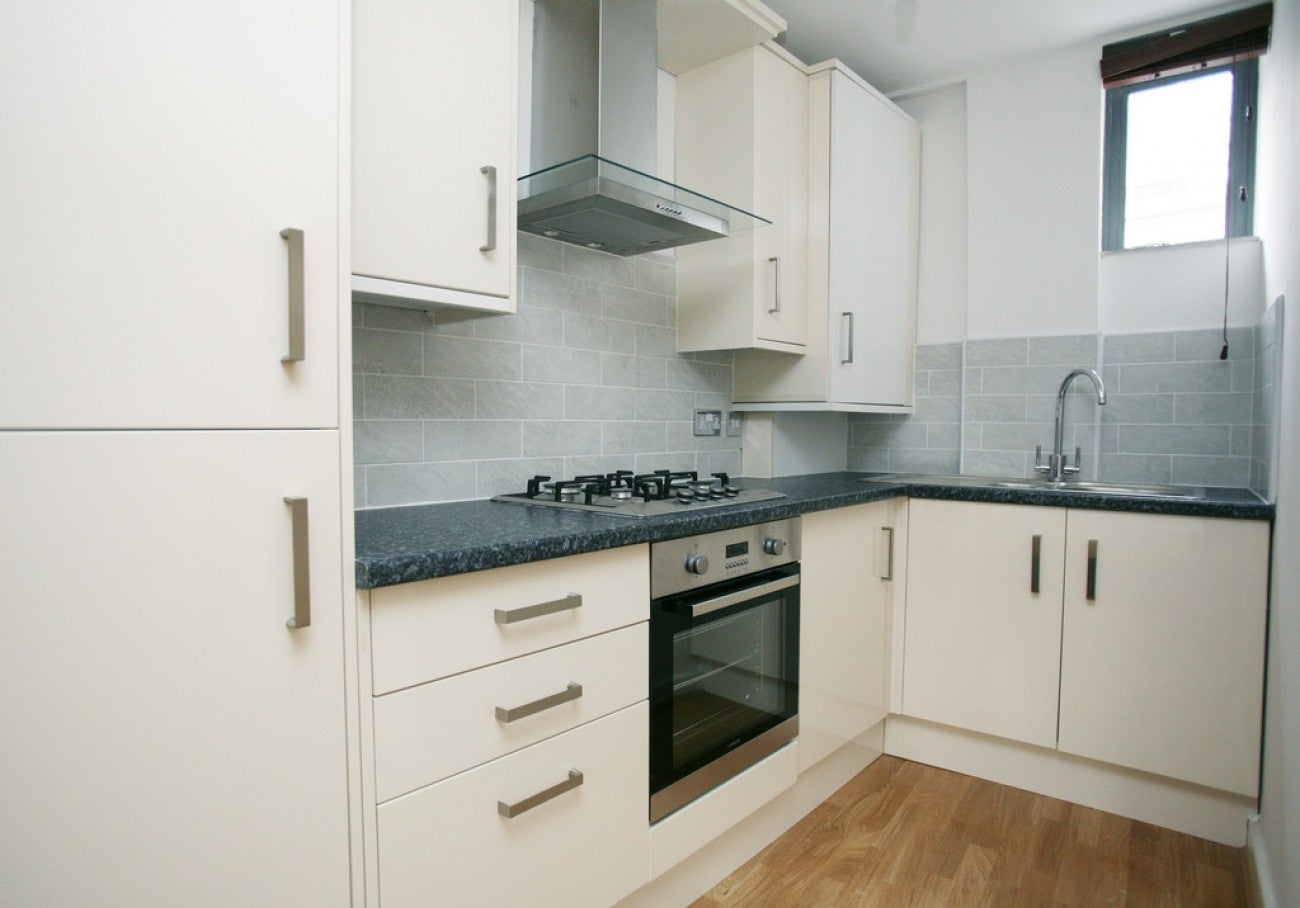 Flat Cable Street in Greater London