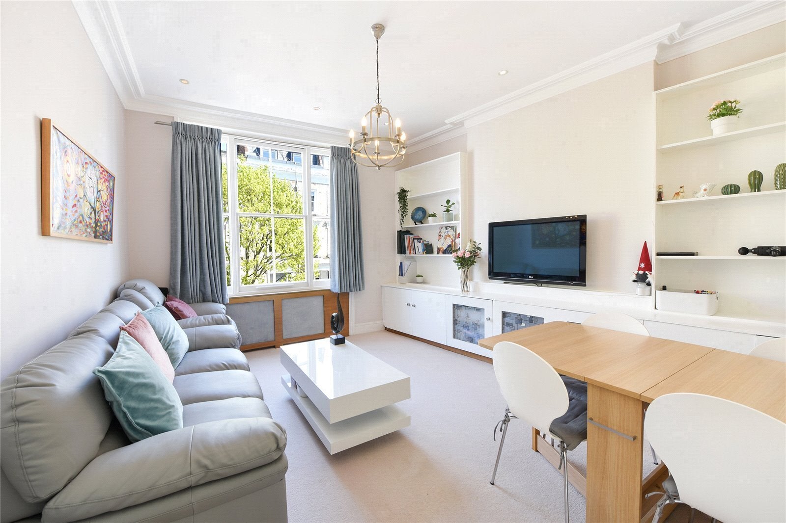 Flat Eardley Crescent in Greater London