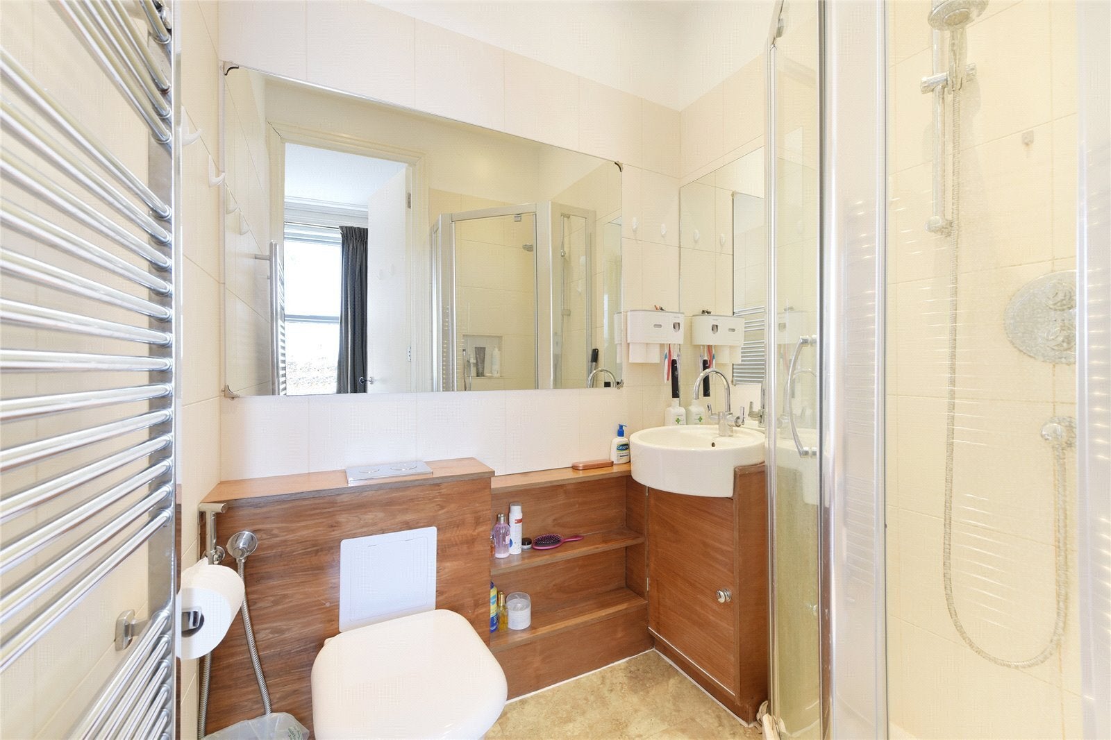 Flat Eardley Crescent in Greater London